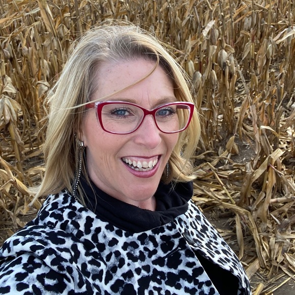 Meet your Posher, Stacey - Picture 3 of 7